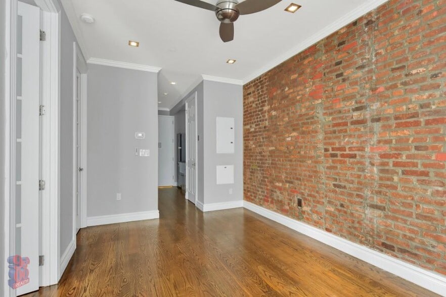 Building Photo - 202 E 13th St