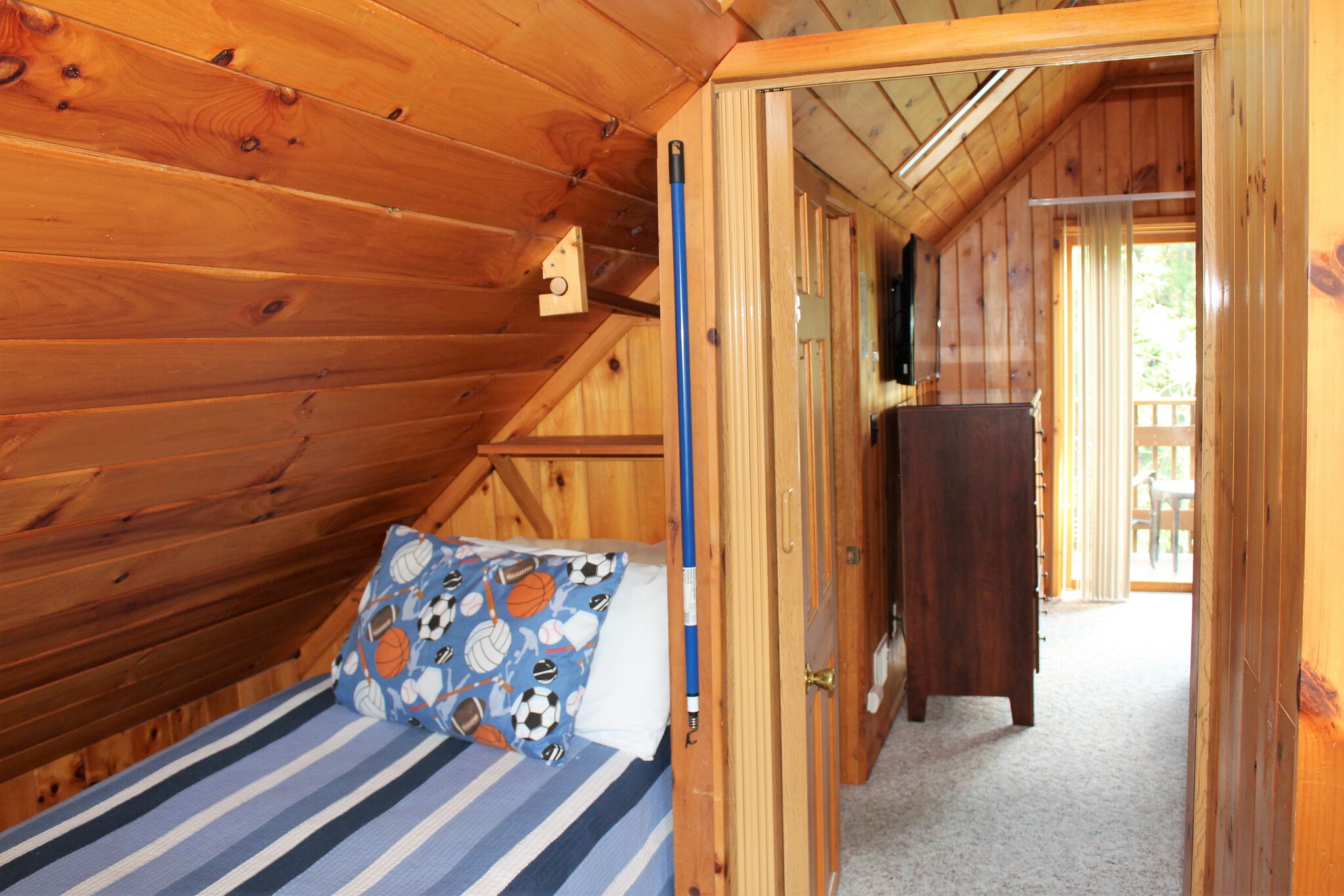 View from twin bedroom into the king bedroom - 133 Cliffside Cir