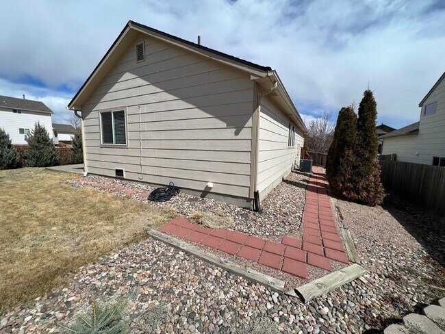 Building Photo - Literally One Block Away From Skyview Middle School
