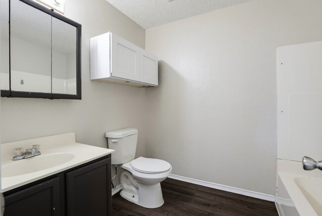 Building Photo - 13922 Villa Camino