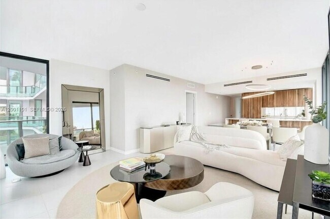 Building Photo - 9901 W Bay Harbor Dr