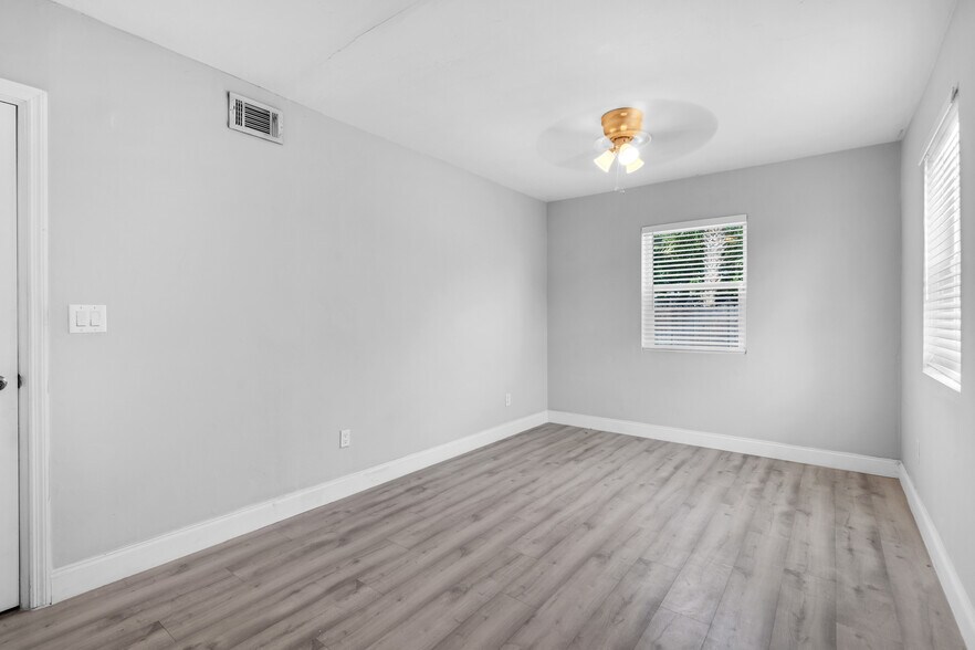 Building Photo - 4500 NE 18th Ave