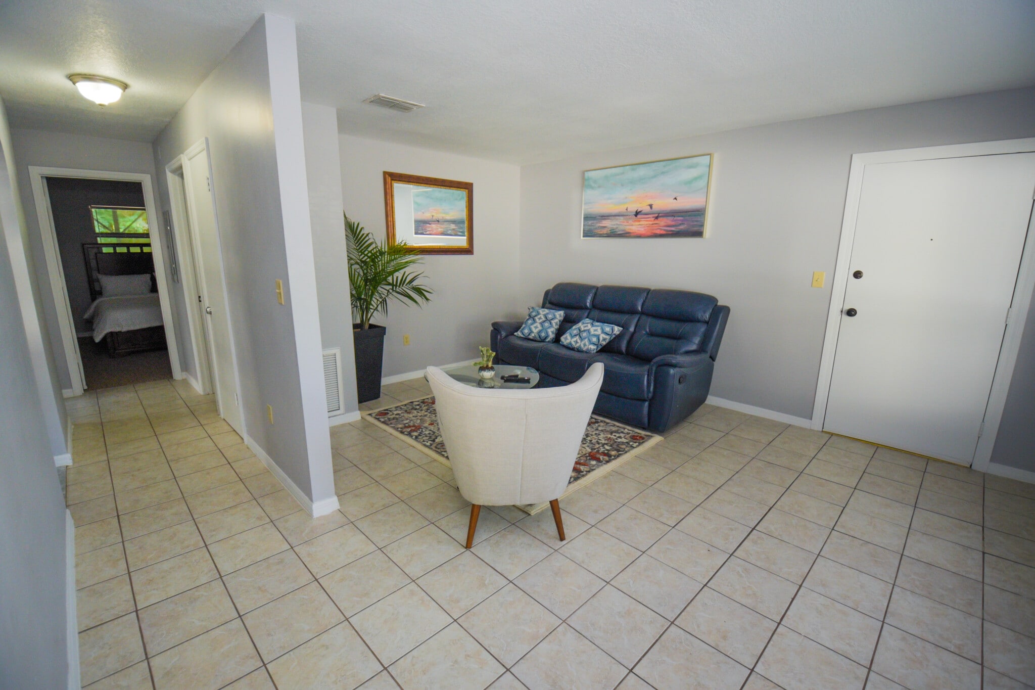 Living room into hallway - 913 Sumter St