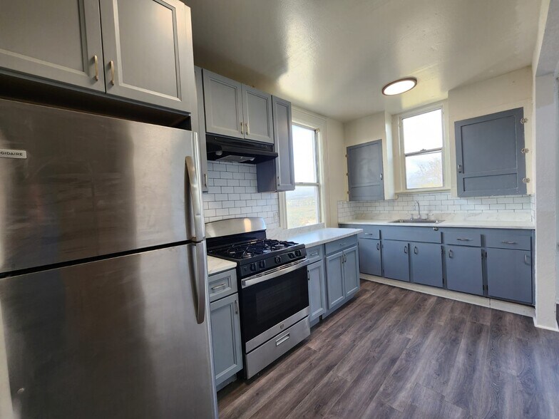 Kitchen - 544 Grant St