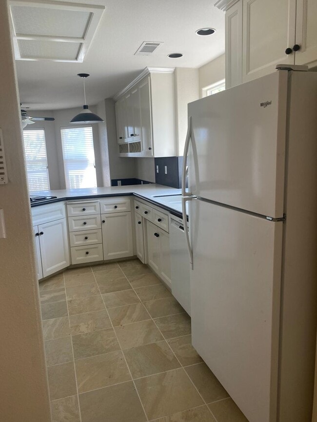 Building Photo - Beautiful Lakefront Home in the Vineyard! 55+ community