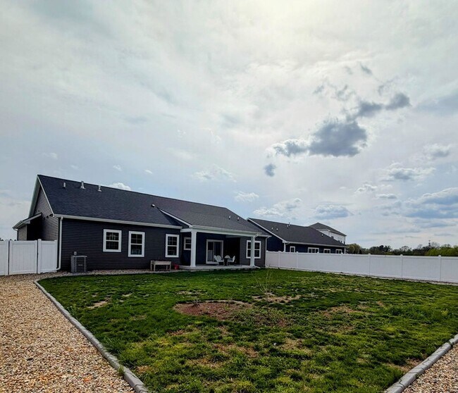 Building Photo - 1717 S Stone Creek Blvd