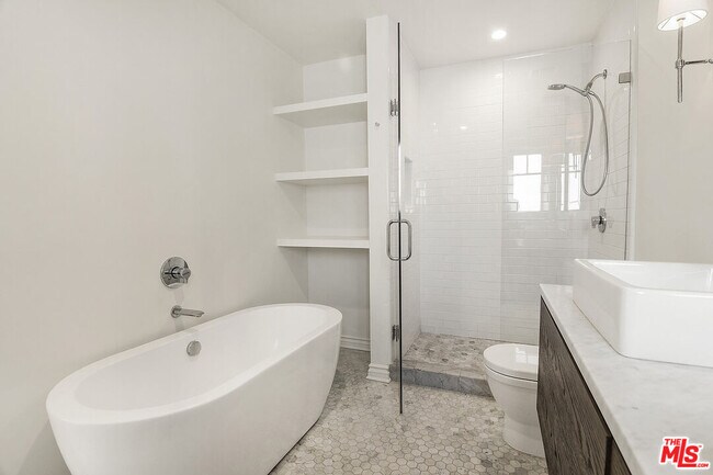Building Photo - 450 N Orange Dr