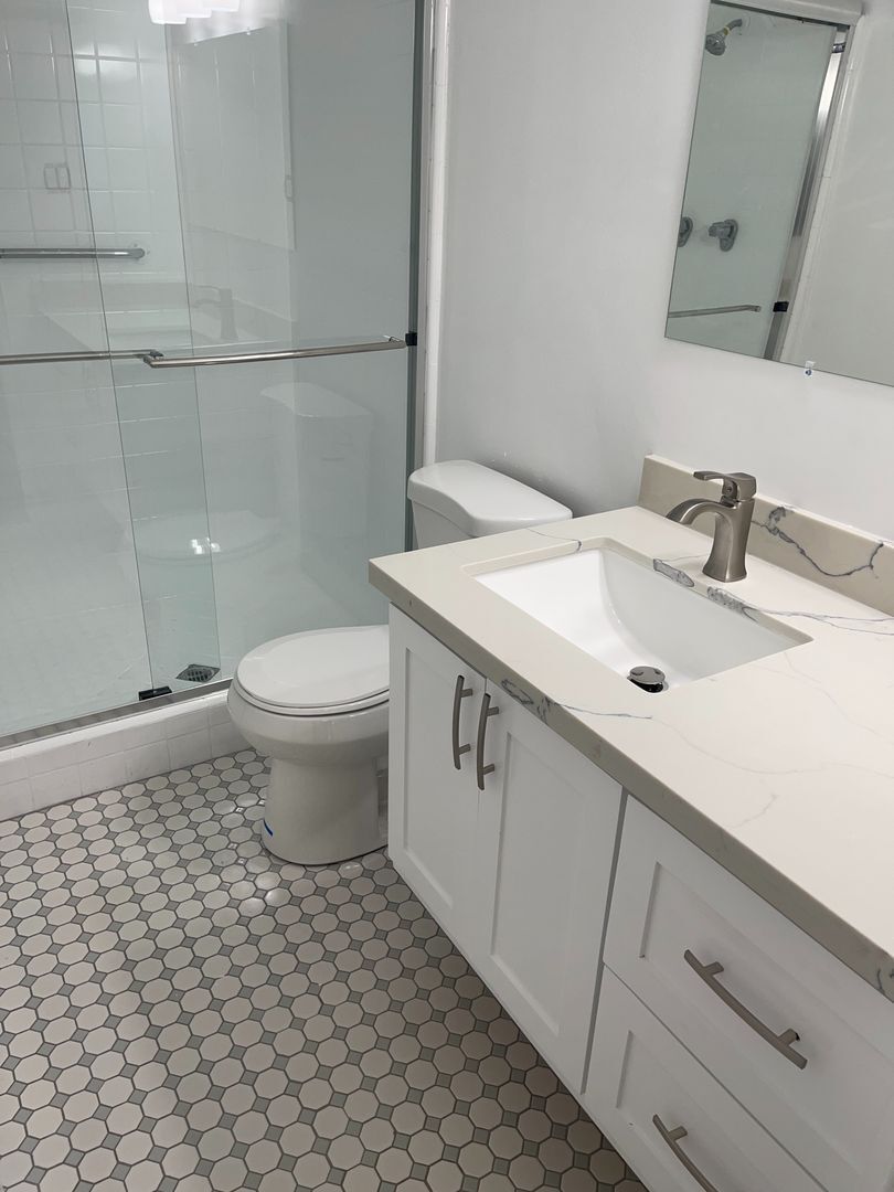 Building Photo - 825 S Bedford St