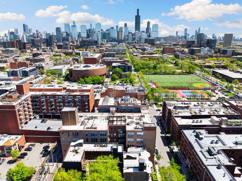 Building Photo - 1500 W Monroe St