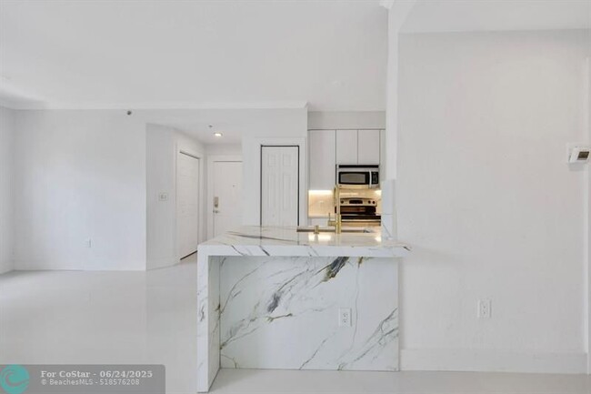 Building Photo - 1803 N Flagler Dr