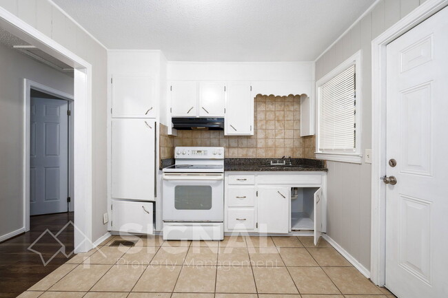 Building Photo - 330 Harlem Ave