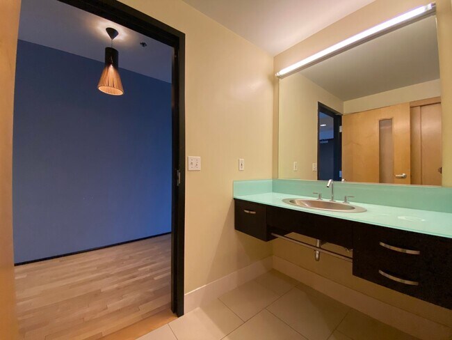 Building Photo - Elegant Pearl District Residence with Designer Kitchen, Floor-to-Ceiling Windows & Secured Parking