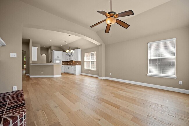 Building Photo - 4617 Kingsway Ln