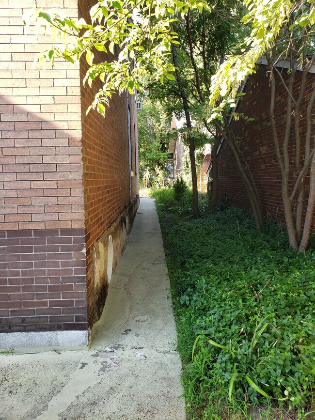 Primary Photo - 6909 Bruno Ave