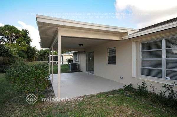Building Photo - 1132 Essex Dr
