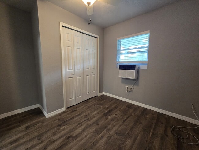 Building Photo - 4433 Bryan Ave