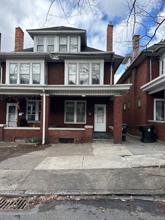 Building Photo - 2020 Chestnut St