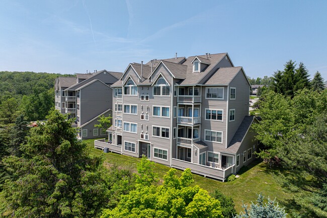 Building Photo - 8120 Stonegate Dr