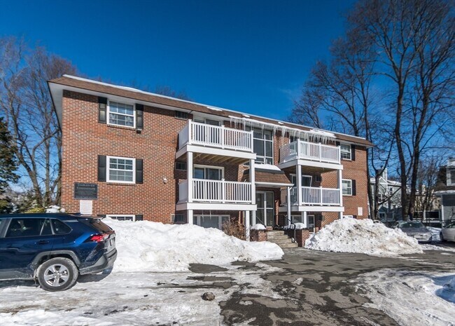 Building Photo - 99 Pleasant St