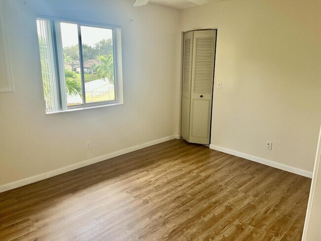 Building Photo - 536 Shady Pine Way