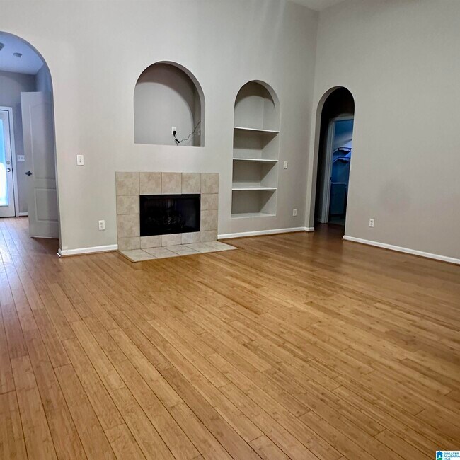 Building Photo - 5272 Promenade Dr