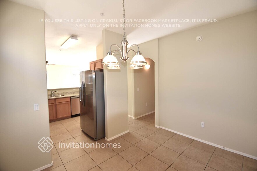 Building Photo - 421 N 168th Ln