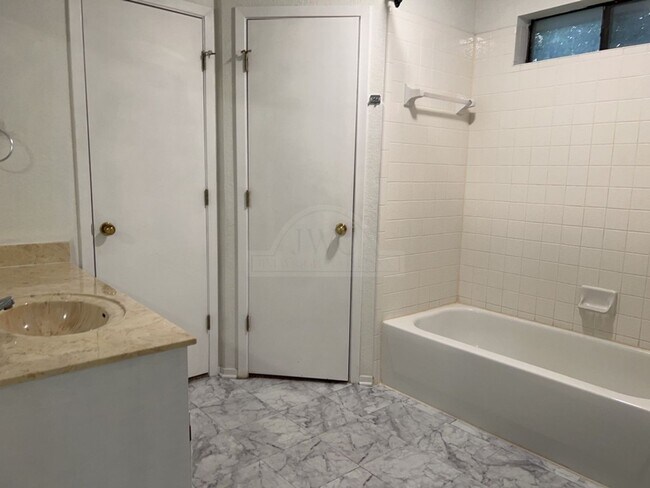 Building Photo - 4608 Fieldstone, Killeen