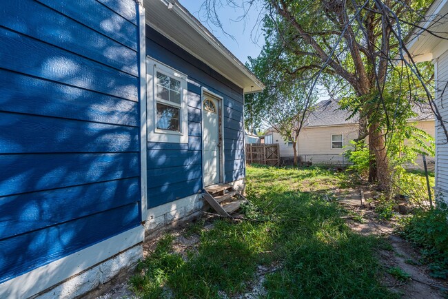 Building Photo - Charming 2 Bed 1 Bath - 2 weeks FREE!