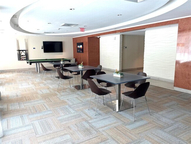 Building Photo - 950 Brickell Bay Dr