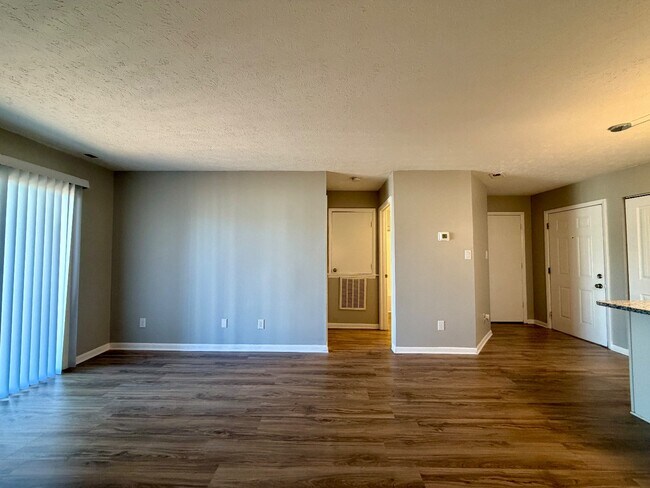 Building Photo - 1128 Southwood Dr