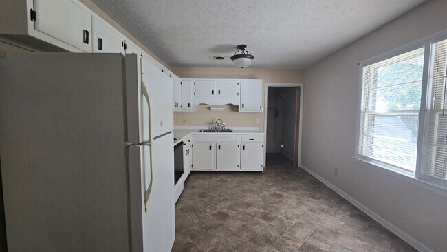 Building Photo - 6615 Keeler Dr