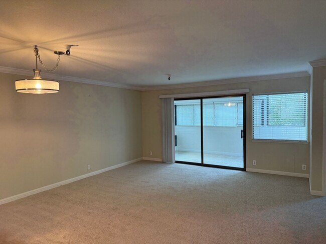 Building Photo - Los Gatos quality condo