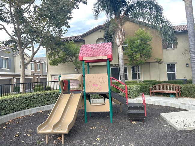 Building Photo - Isidora Lane  Eastvale, Ca (3 bed, 2.5 bath)