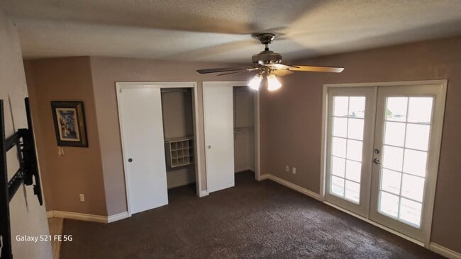 Building Photo - Immaculate 3 Bedroom 2 Bath House locate w...
