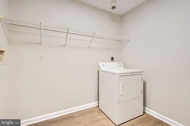 Building Photo - 8813 Stoneridge Cir