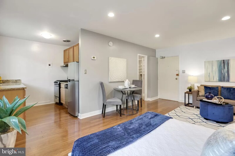 Building Photo - 2710 Macomb St NW