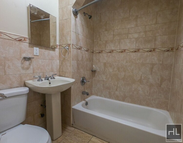 Building Photo - One Bedroom on Dekalb at Nostrand