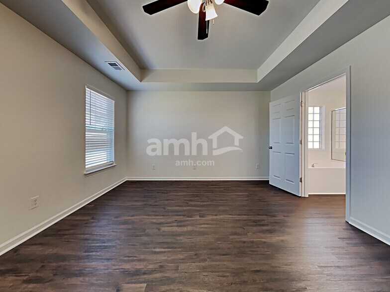 Building Photo - 129 Charlesfort Way