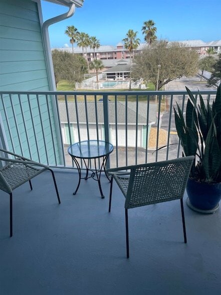 Building Photo - 204 16th St