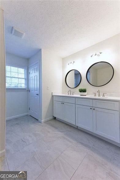 Building Photo - 2208 Heritage Trace Dr