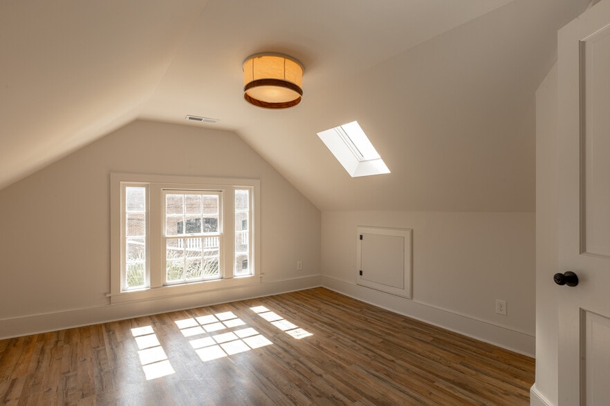 Building Photo - 82 Wentworth St