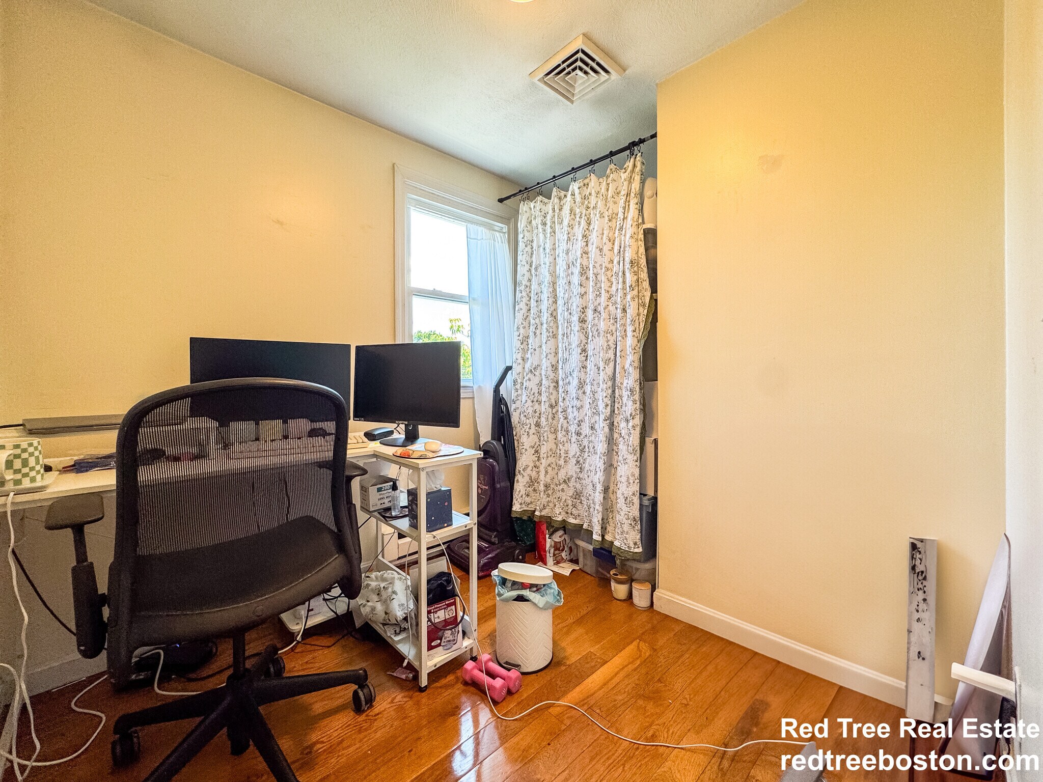 Building Photo - 74 Dunboy St