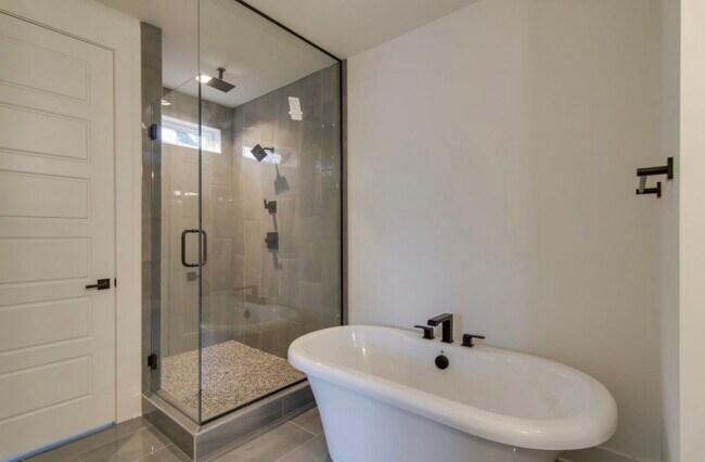 Building Photo - 3325 Felicia St