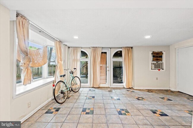 Building Photo - 4613 Langdrum Ln