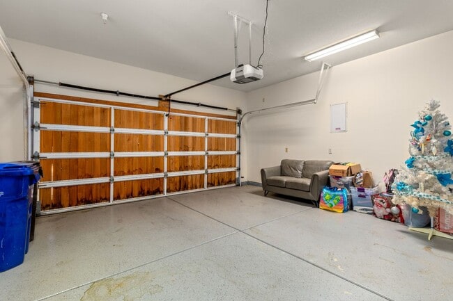 Building Photo - 546 N Indian Canyon Dr