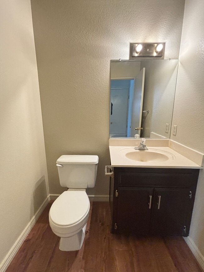 Building Photo - 43301 20th St W