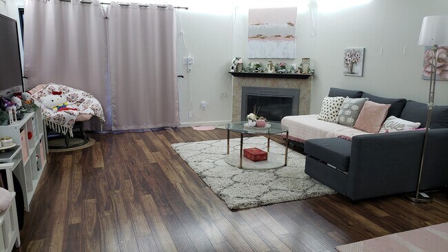 Living room - 6614 Embarcadero Dr