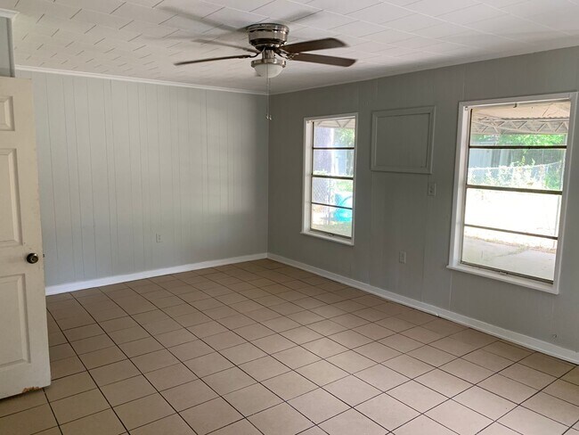 Building Photo - 2449 Midway St