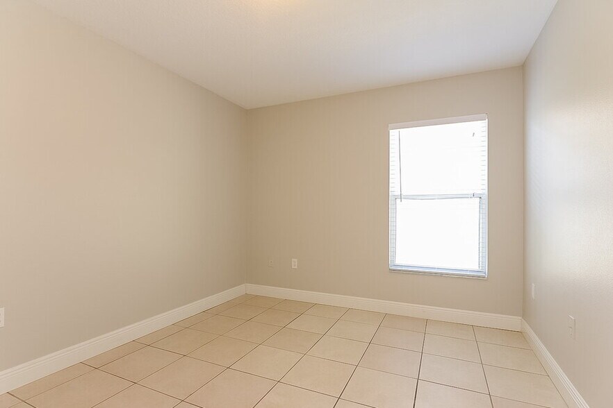 Building Photo - 35107 Meadow Reach Dr