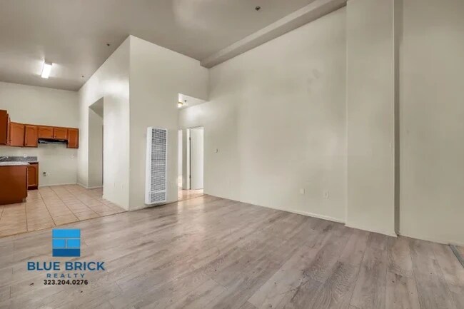 Building Photo - 5869 S Figueroa St
